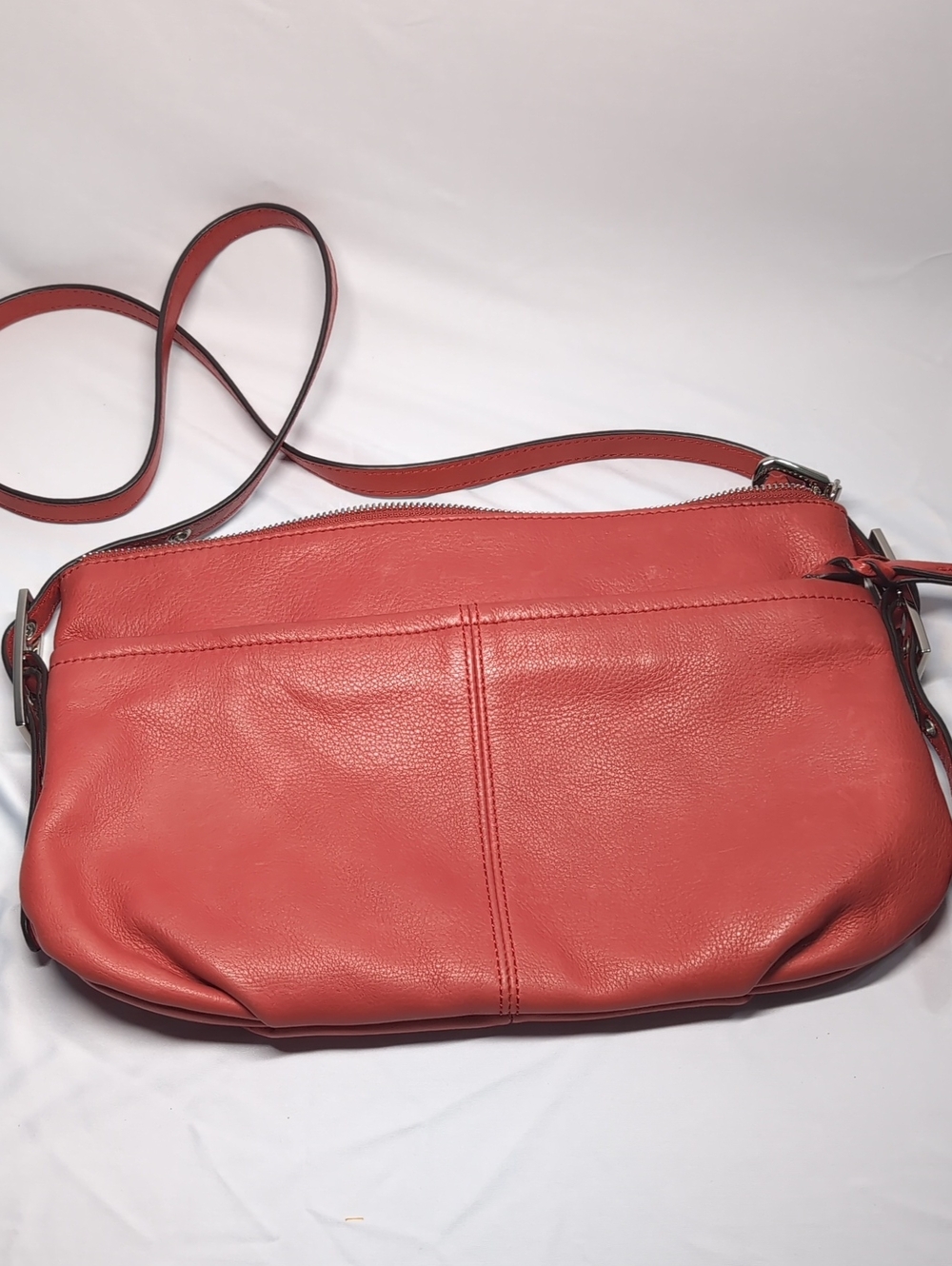 B. Makowsky Pebbled Leather Crossbody Bag Red EUC A228767
